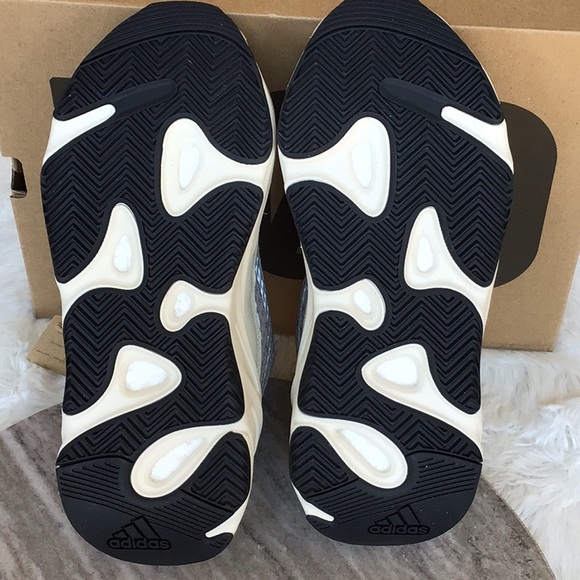 YEEZY BOOST 700 V2 SNEAKERS MADE BY ADIDAS - Picture 5 of 13